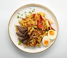 Жареный рамен с говядиной