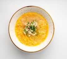 Куриный бульон с лапшой