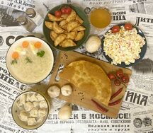 Комбо обед №2 Пельмени с бульоном, салат, второе, соус и компот