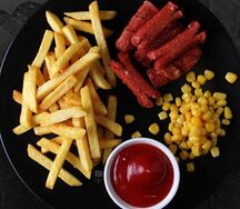 Сосиски с картофелем фри