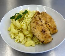 Куриный шницель с макаронами