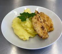Куриный шницель с картофельным пюре