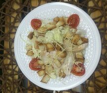 Салат Цезарь с курицей