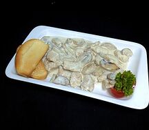 Крута из индейки с грибами в сливочном соусе
