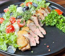 Салат с утиной грудкой