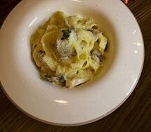 Паста с грибами и курицей