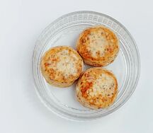 Сырник с вялеными томатами и пармезаном