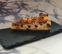 Чизкейк карамельный с арахисом