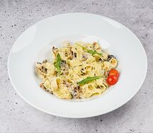 Спагетти с грибами и курицей