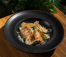 Салат Цезарь с курицей