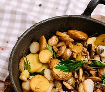 Жареный картофель с грибами
