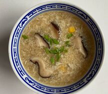 Суп с яйцом, курицей и шиитаке