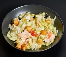Салат Цезарь с курицей