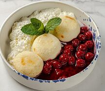 Сырники с вишней