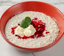 Овсяная каша с вишней