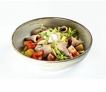 Салат с языком, томатами, картофелем и грибами