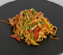 Wok удон с овощами