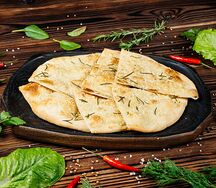 Фокачча с розмарином и пармезаном
