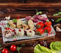 Ассорти пхали и рулетиков из баклажанов