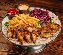 Куриные крылышки с картофелем фри