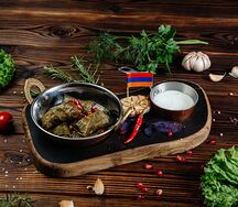 Долма с пряным мацони