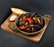 Мидии в томатном соусе