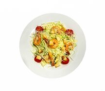 Салат Цезарь с креветками