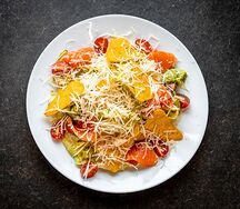 Салат Цезарь с лососем