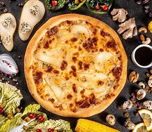 Пицца с грушей и горгондзолой