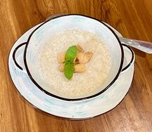 Каша рисовая с карамелизированными яблоками