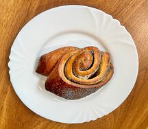 Булочка с маком