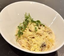 Паста с курицей и грибами
