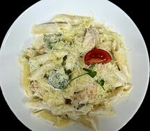 Пенне с лососем и брокколи