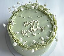 Бенто-торт Оливковый с рюшами и гипсофилой