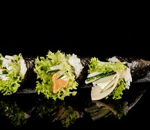 Те-маки с креветкой с лососем, с эсколаром