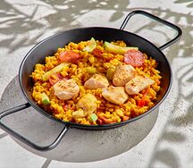 Паэлья с курицей и чоризо