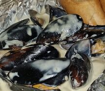 Мидии с беконом и халапеньо