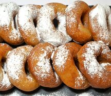 10 пончиков с сахарной пудрой