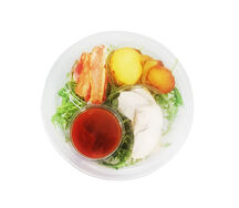 Рукола с курицей и молодым картофелем салат