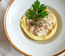 Бефстроганов из курицы с картофельным пюре