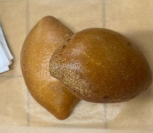 Пирожок с картофелем запеченный