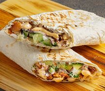 Шаурма большая с курицей и сыром