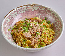 Жареныи рис карри с тунцом конфи