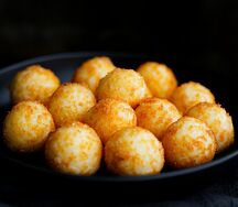 Сырные шарики с халапеньо