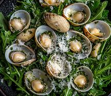 Вонголе-моллюск в соусе песто