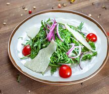 Теплый салат с куриной печенью