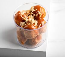 Профитроли мини Ванильный с карамелью и арахисом