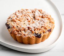 Песочный тарт с вишней