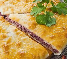 Даргинское чуду с рубленым мясом, картофелем и луком