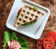 Сэндвич с ветчиной и сыром